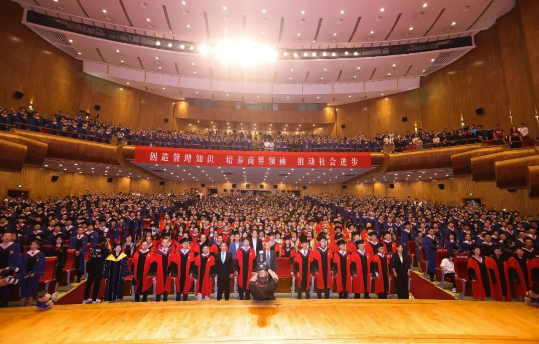 向光而行，奔赴下一程山海｜北大9001cc金沙2023年毕业典礼进行