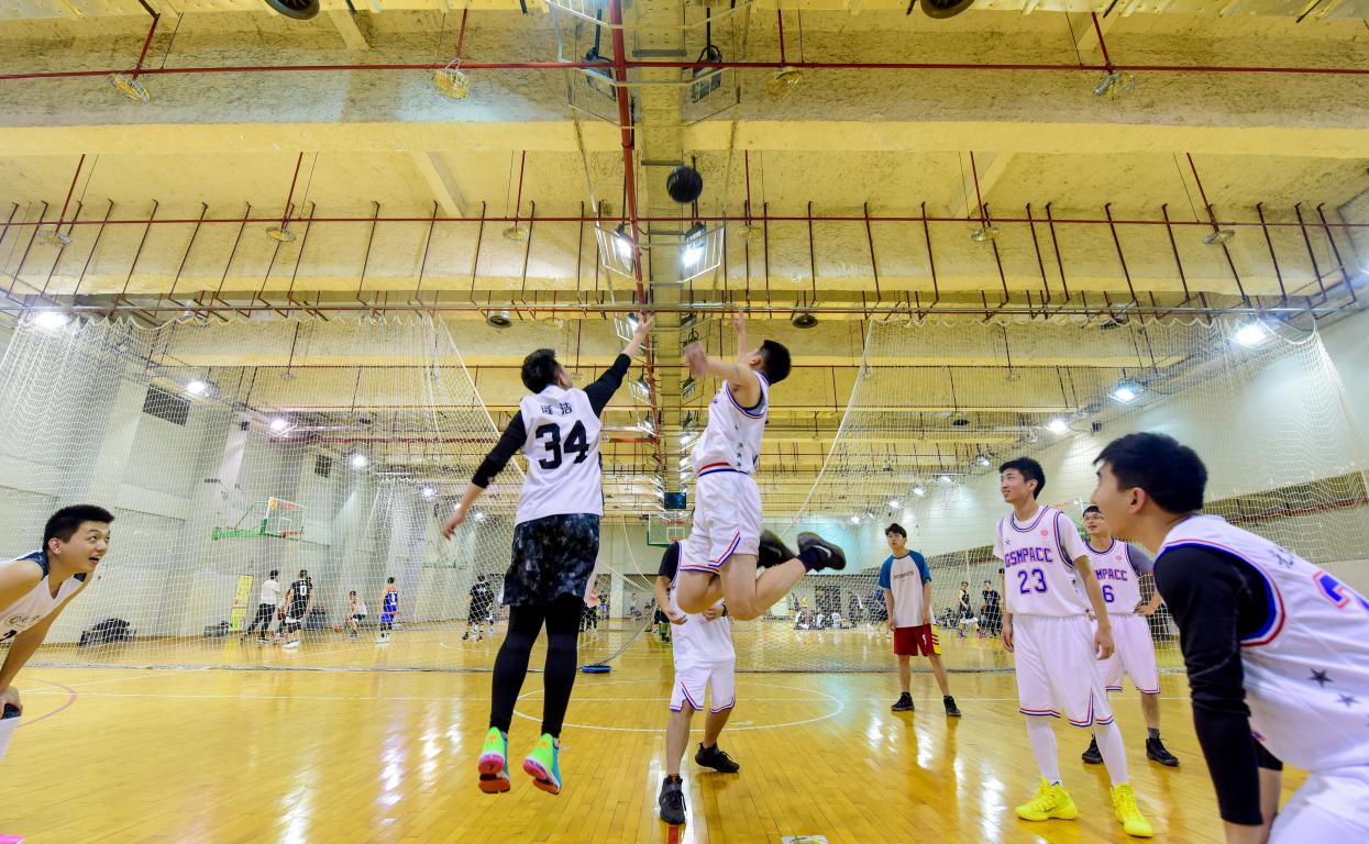  最青春|球场英姿飒爽，青春9001cc金沙正茂 